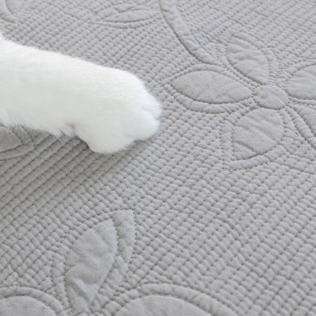 Floral Cotton Quilted Sofa Cover, Non-Slip Couch Protector with Scalloped Edges