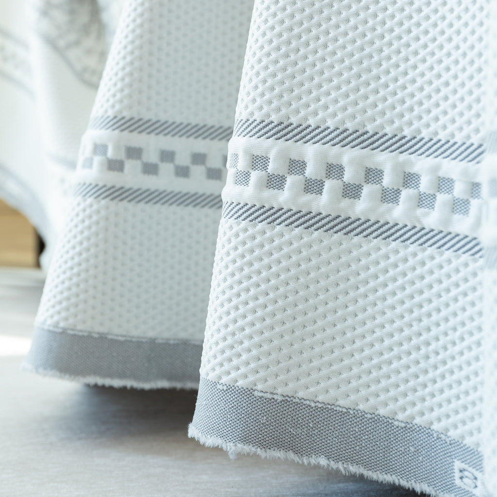 Cooling Throws for Sofas and Chairs, Scratch Resistant Couch Protector Blanket