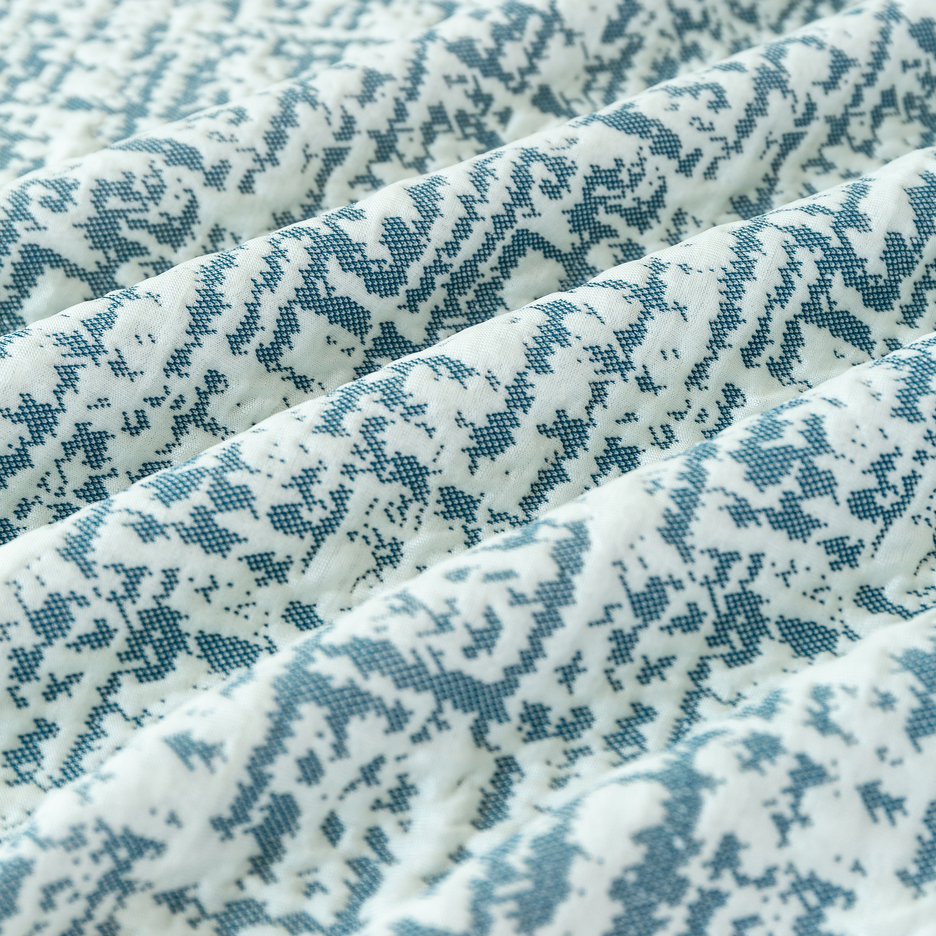 Cooling Throws for Sofas and Chairs, Scratch Resistant Couch Protector Blanket