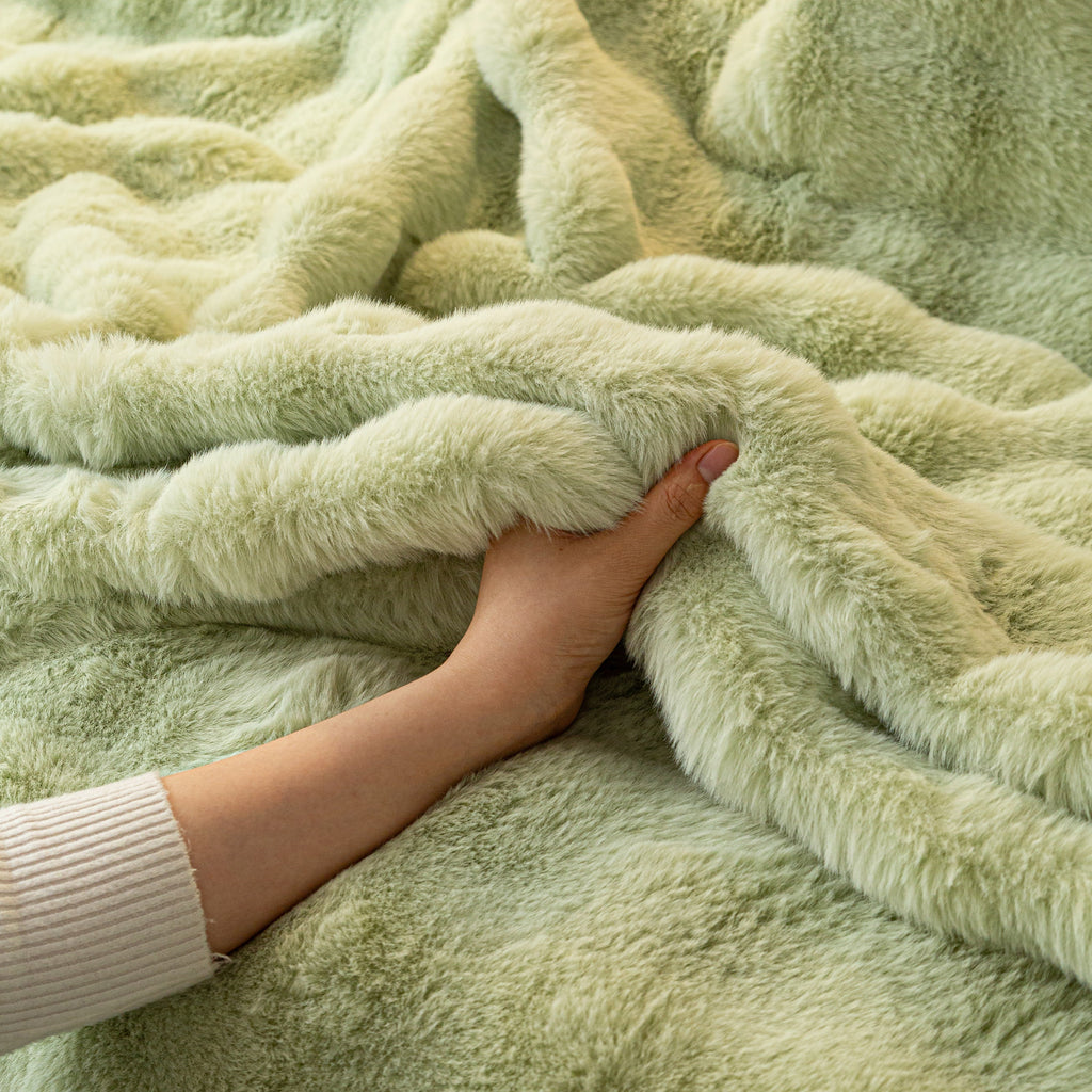 Thick Faux Fur Sofa Cover Fluffy Plush Warm Sofa Slipcover Furniture Protector for Couch Bed