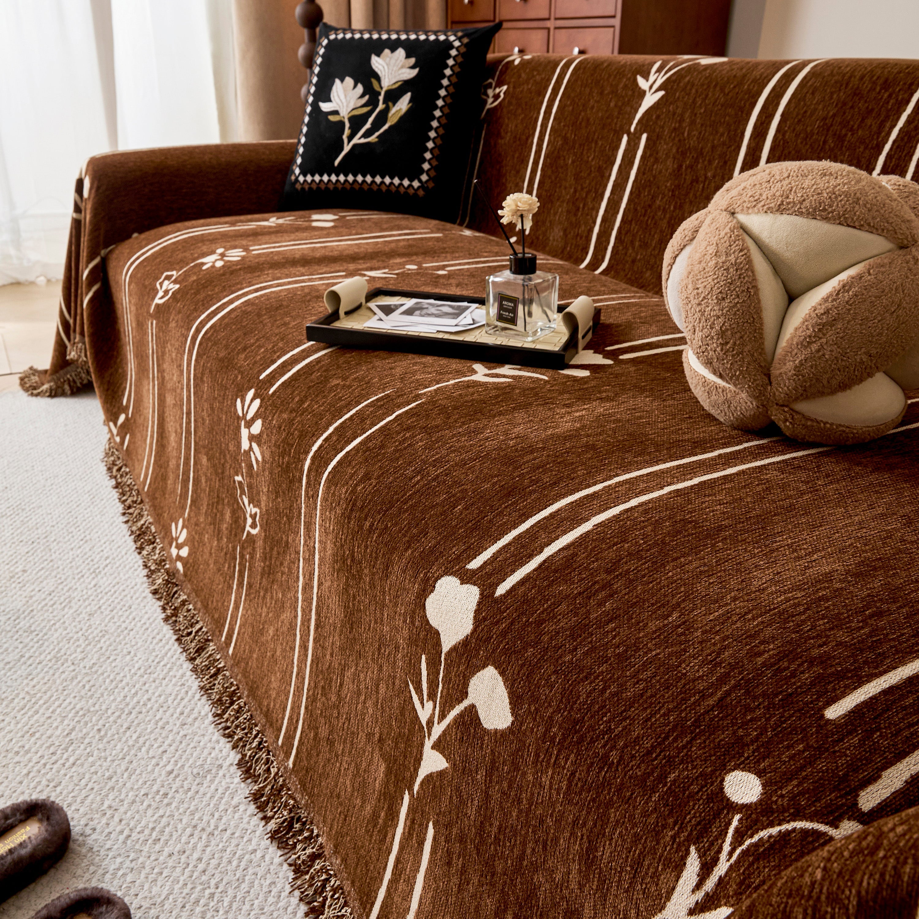 Chenille Jacquard Sofa Throw Cover with Tassel Soft Thick Couch Protector Blanket