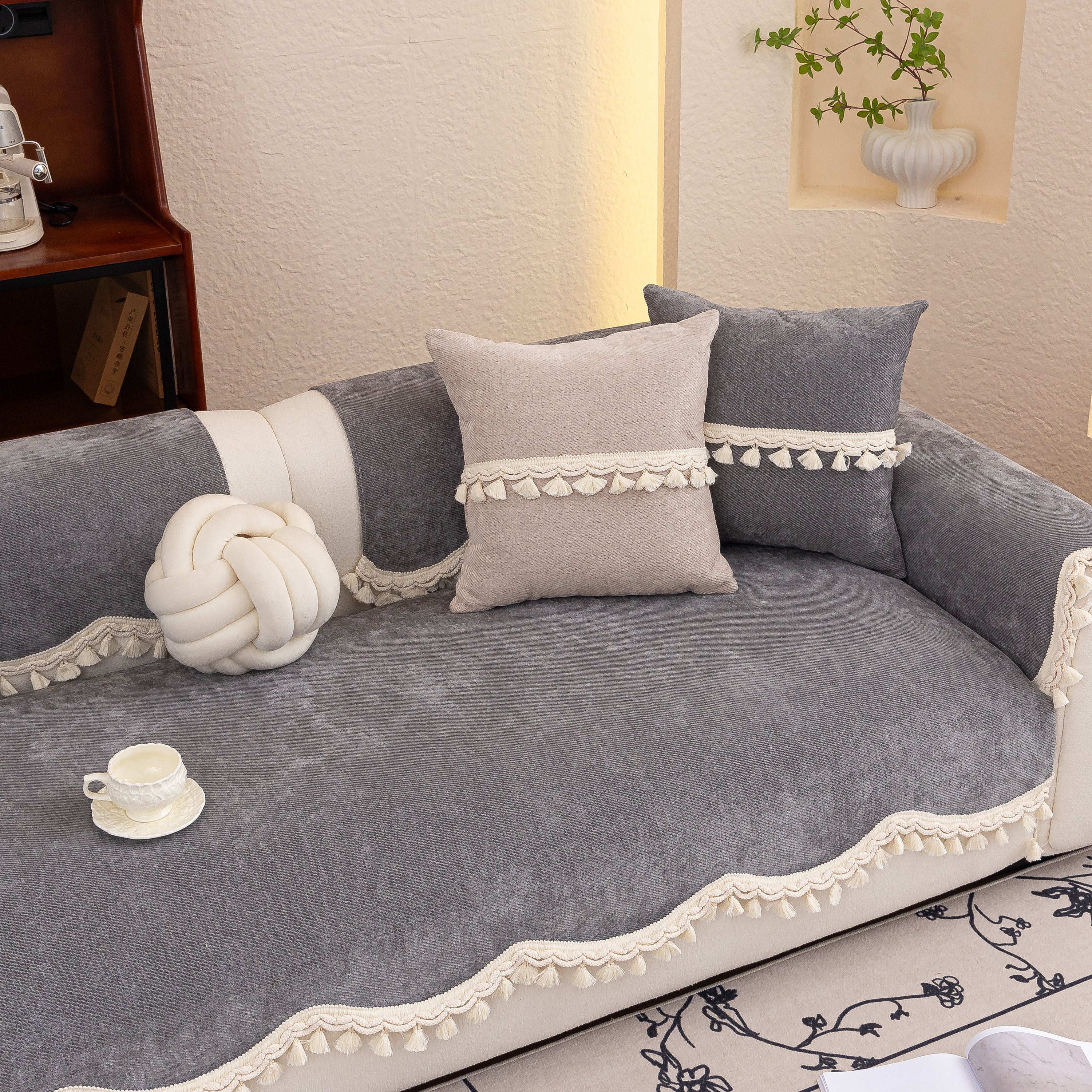 Chenille Sofa Cover Towel – Non-Slip, Washable Pets Couch Protector with Tassels