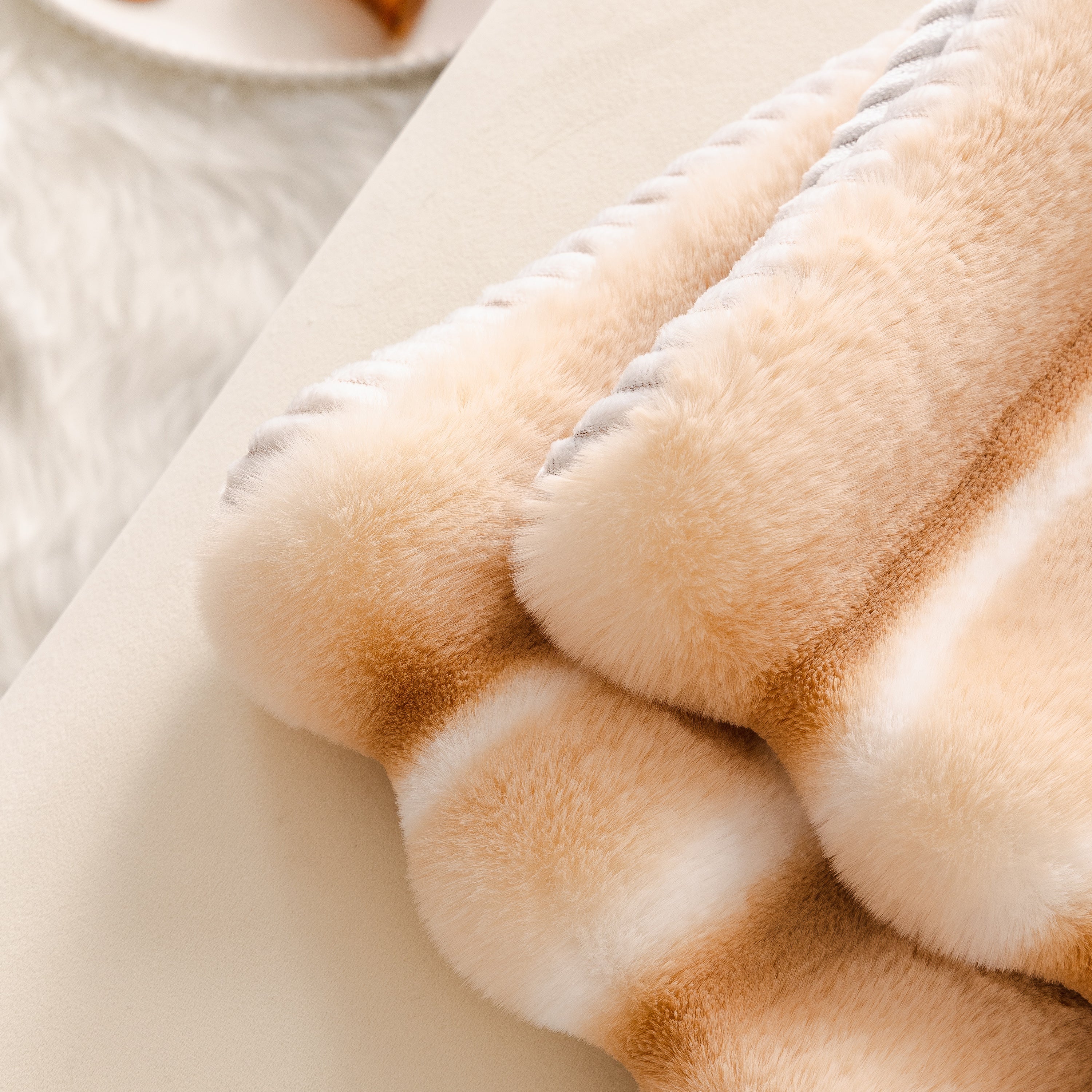 Ultra Soft Faux Fur Couch Cover – Large, Fluffy, and Elegant Sofa Throw Blanket