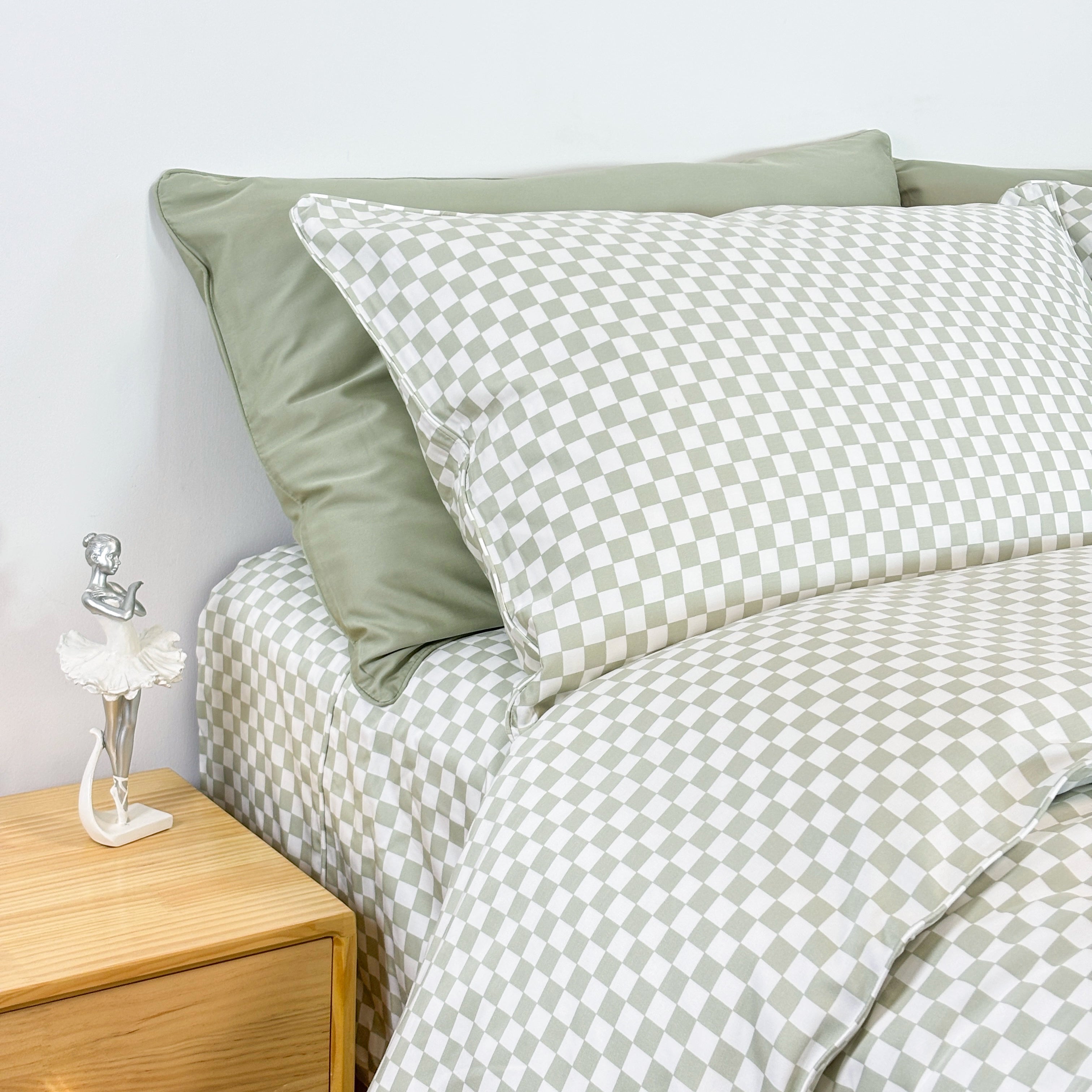 SHNUGGLE Bedding Set Sage Checker