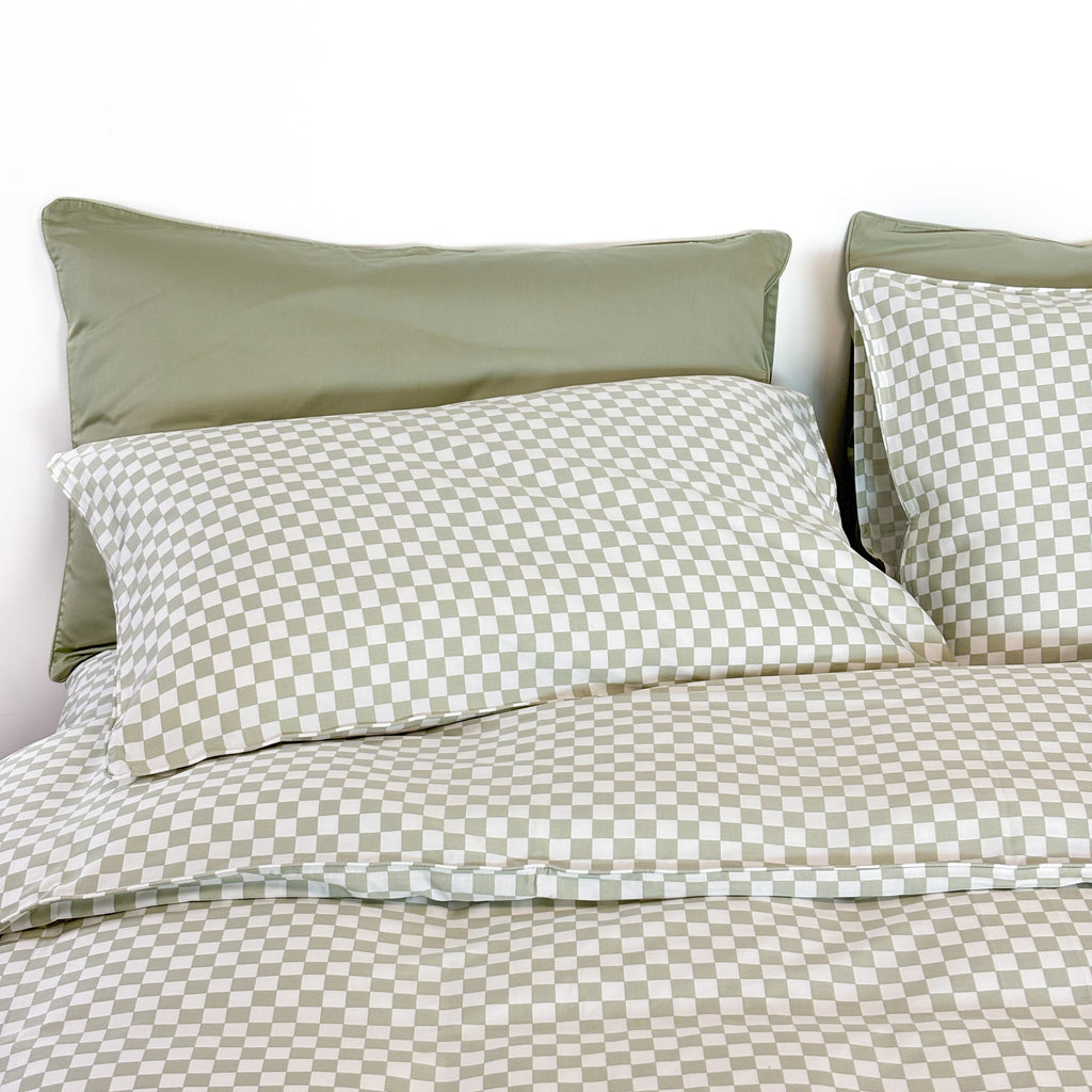 SHNUGGLE Bedding Set Sage Checker