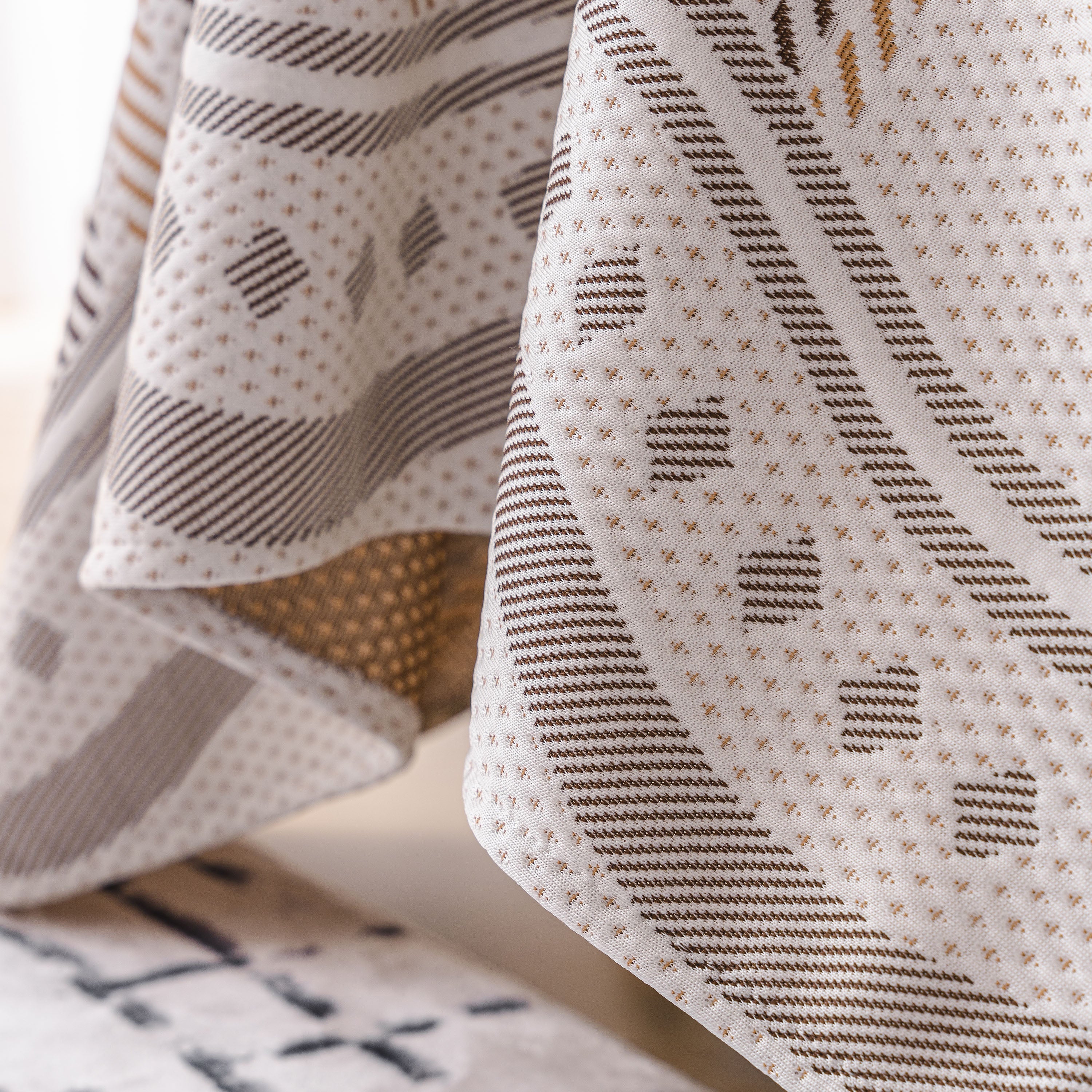 Modern Geometric Cooling Sofa Blanket, Soft & Breathable Striped Couch Throw Cover