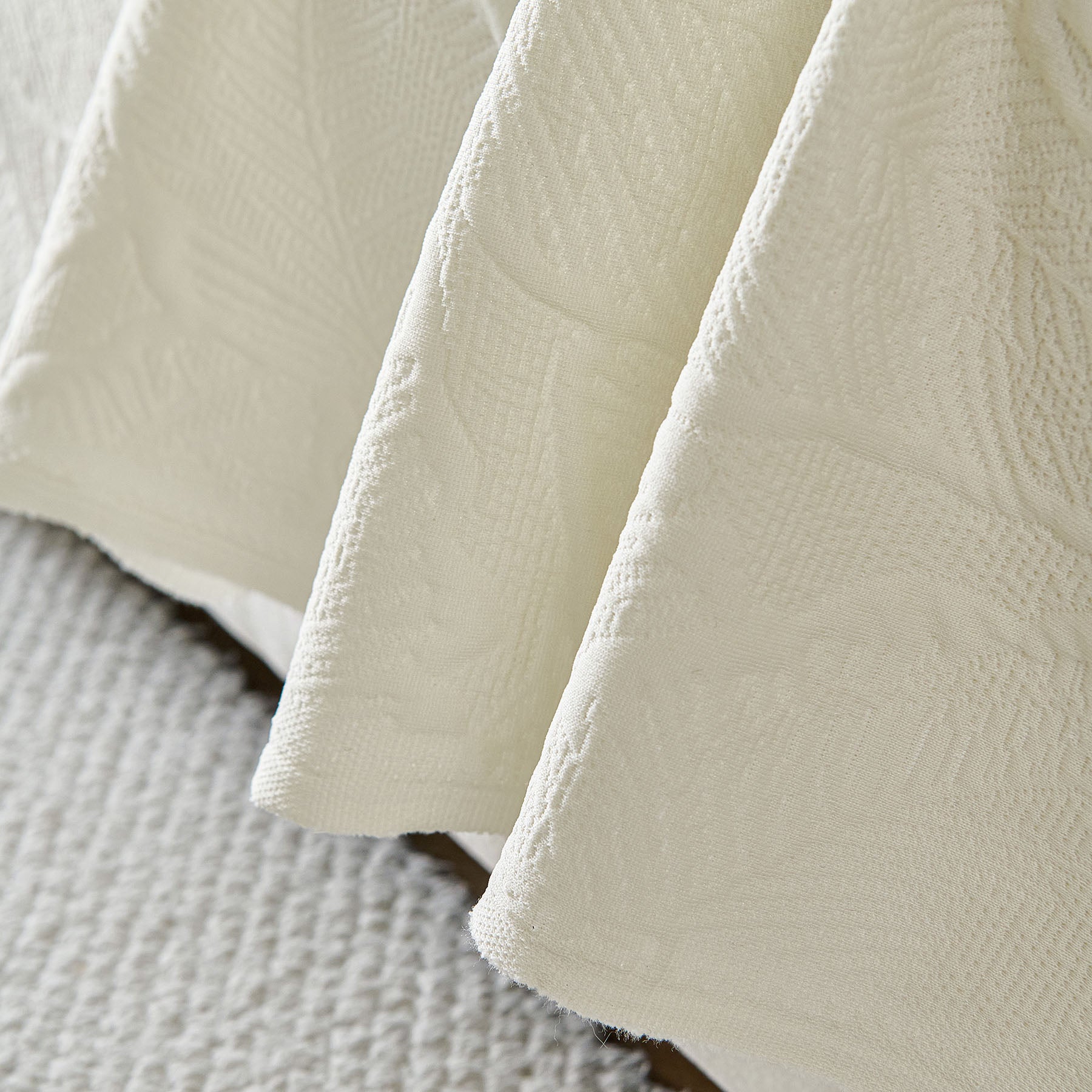 Embossed Leaf Pattern Sofa Cover Blanket for Couch, Soft Cooling Textured Couch Cover