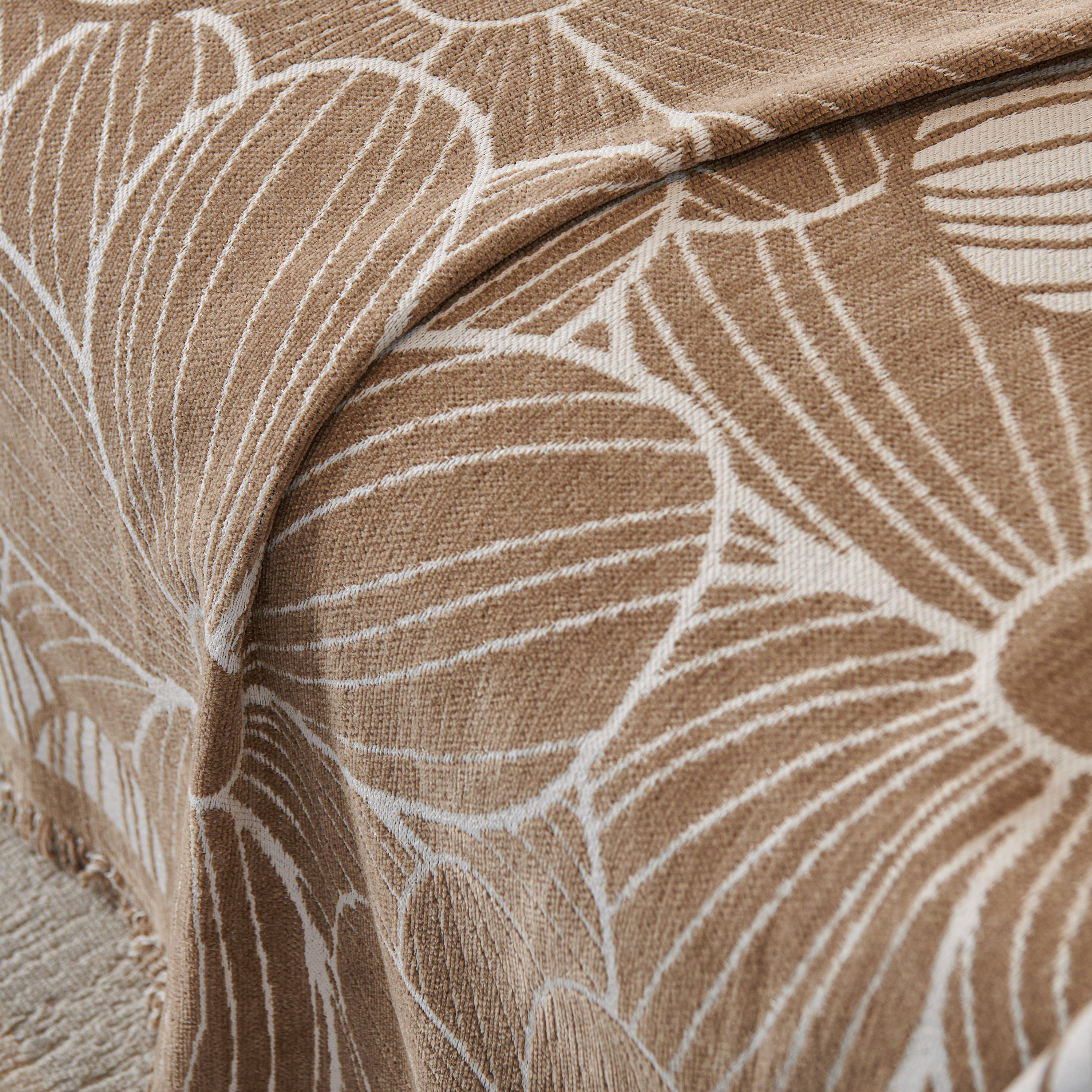 Chenille Jacquard Sofa Throw Cover with Tassels, All-Season Furniture Protector for Home and Office