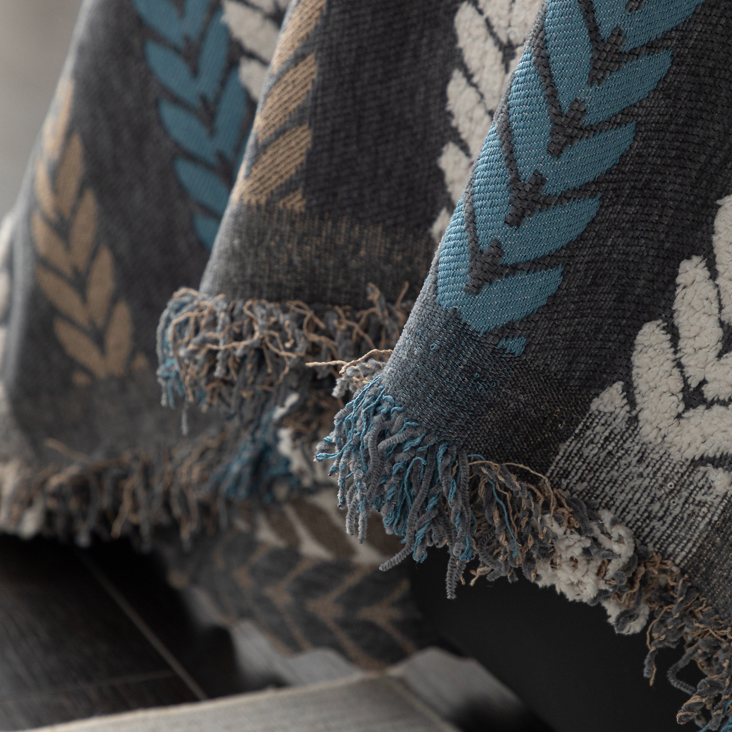 Cozy Decorative Throw Blanket for Couches, Boho Plush Woven Sofa Cover with Stripes