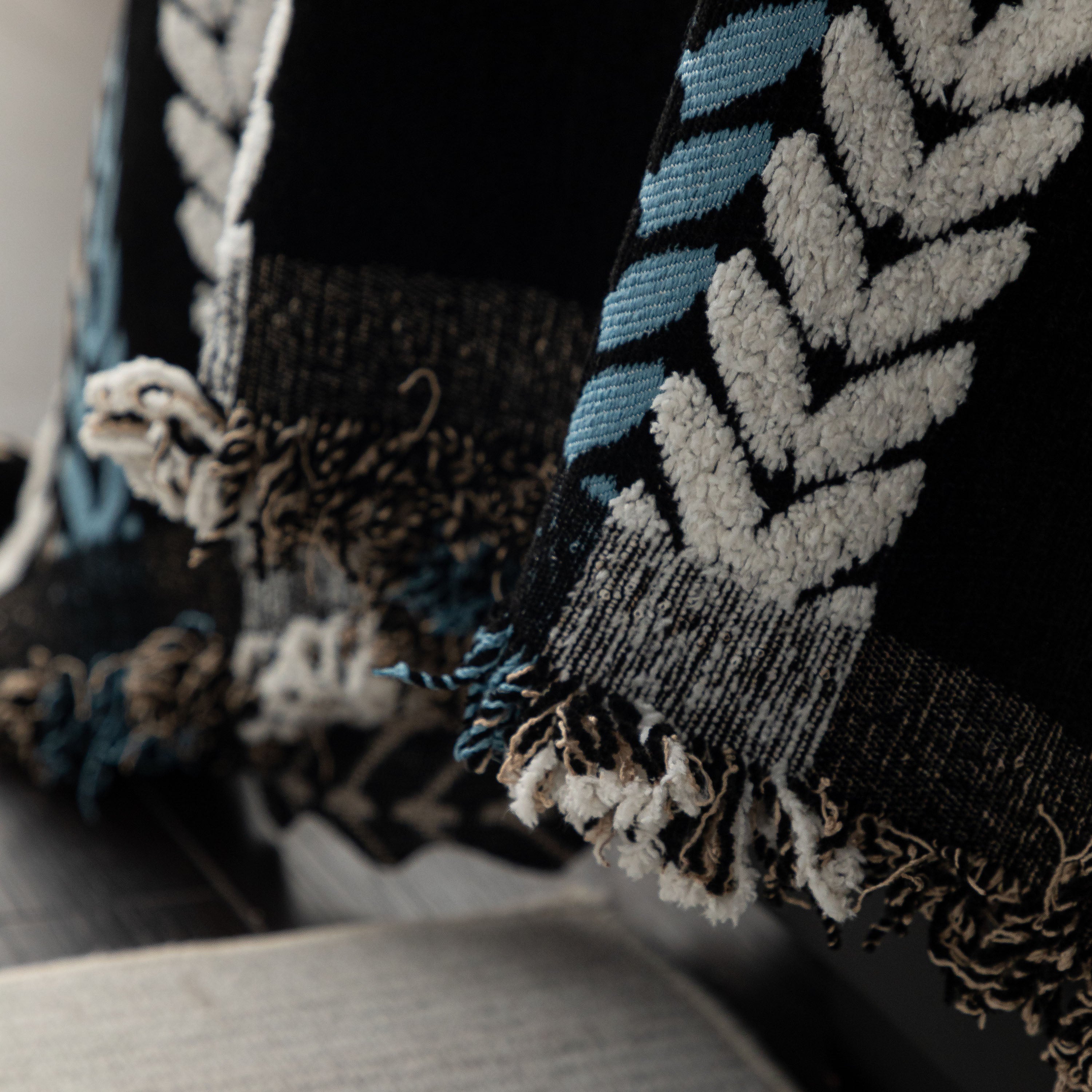 Cozy Decorative Throw Blanket for Couches, Boho Plush Woven Sofa Cover with Stripes