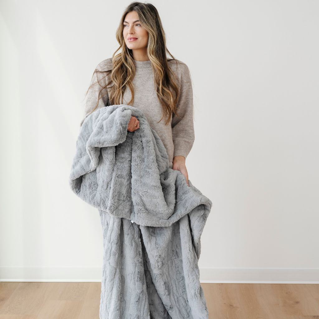 PATTERNED FAUX FUR THROW BLANKETS