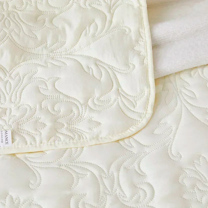 High Quality Milk White Quilted Bedspread Bed Cover 220x240cm Luxury Nordic Decorative Coverlet King Size Bedspread on the Bed