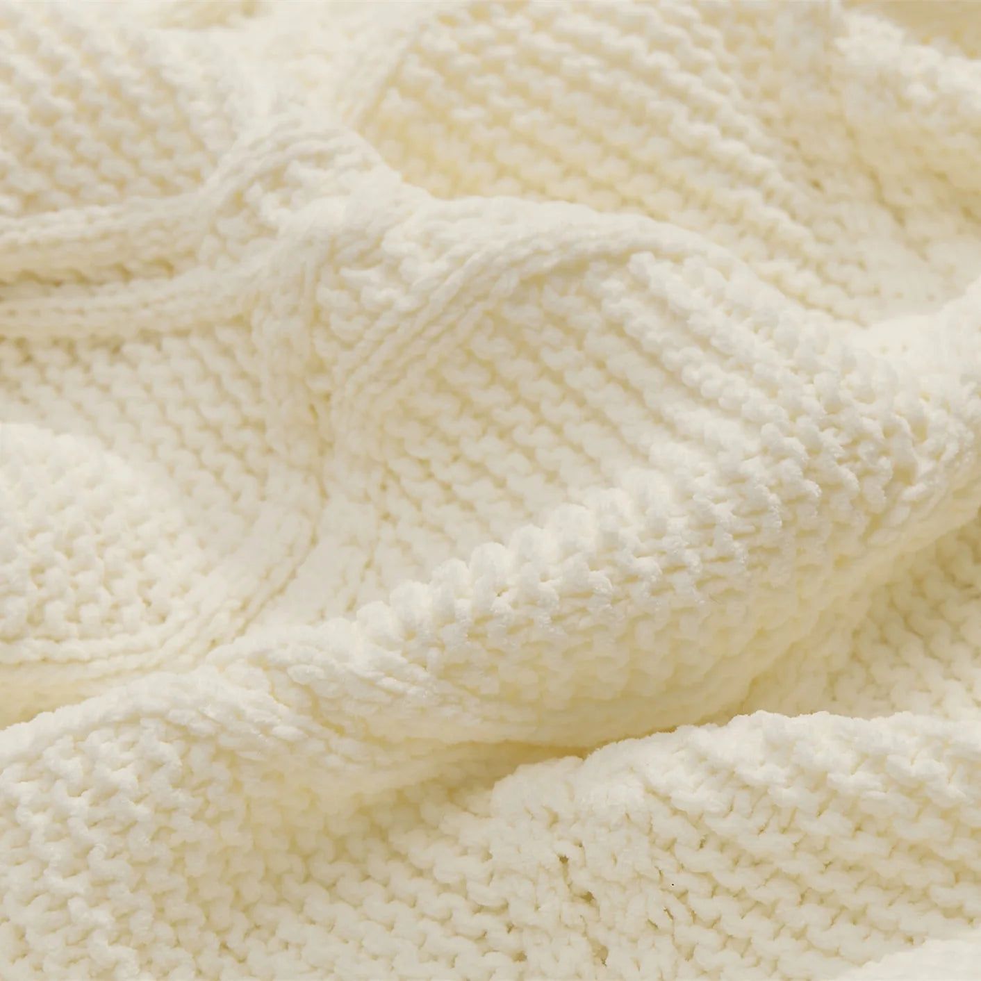 Soft Chenille Pompom Cable Knit Blanket