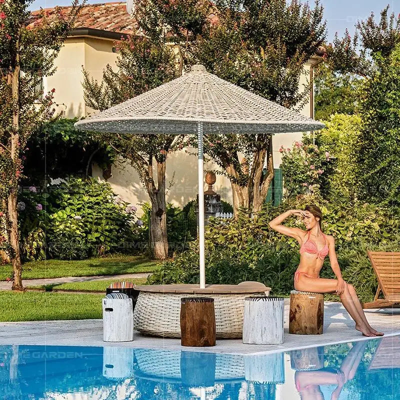 Sun Umbrella To Cover The Outdoor Courtyard Bali Open-Air Rattan Hotel Beach Villa Sun Umbrella Stable Marble Cylindrical Base